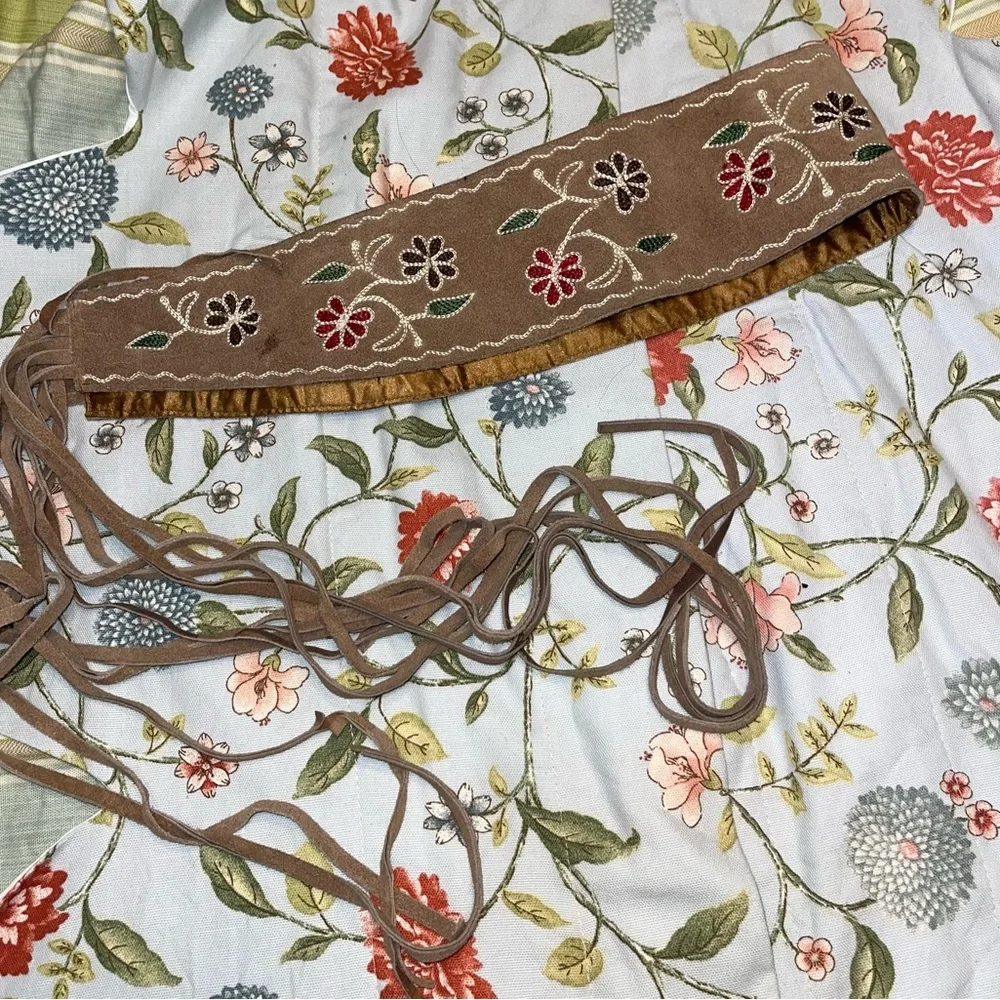 Leather Floral Embroidered Floral Stitched Belt